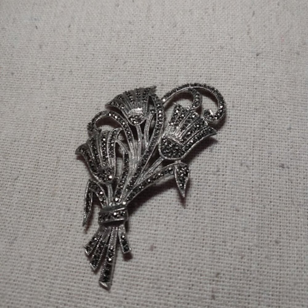 Vintage art deco sterling silver marcasite flower brooch.